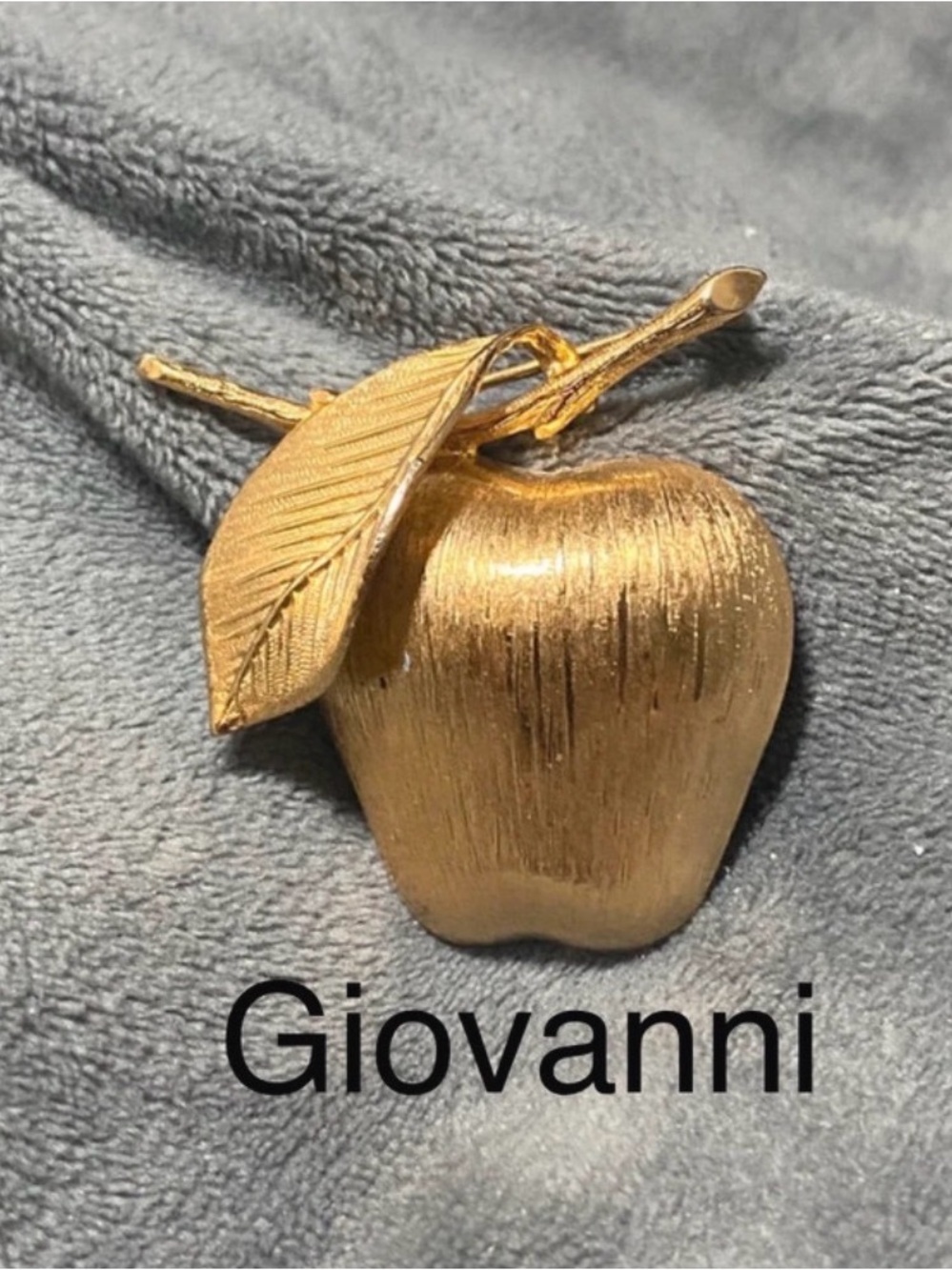 Giovanni Apple Brooch Goldtone #500